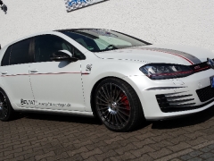 Golf 7 GTI mit Tieferlegungsfedern und 19 Zoll